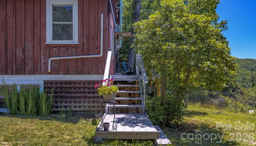 1712 Little Creek Road Hot Springs NC 28743