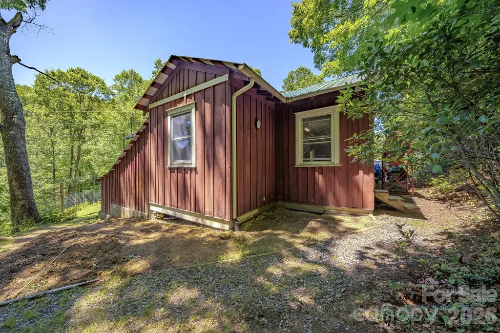 1712 Little Creek Road Hot Springs NC 28743