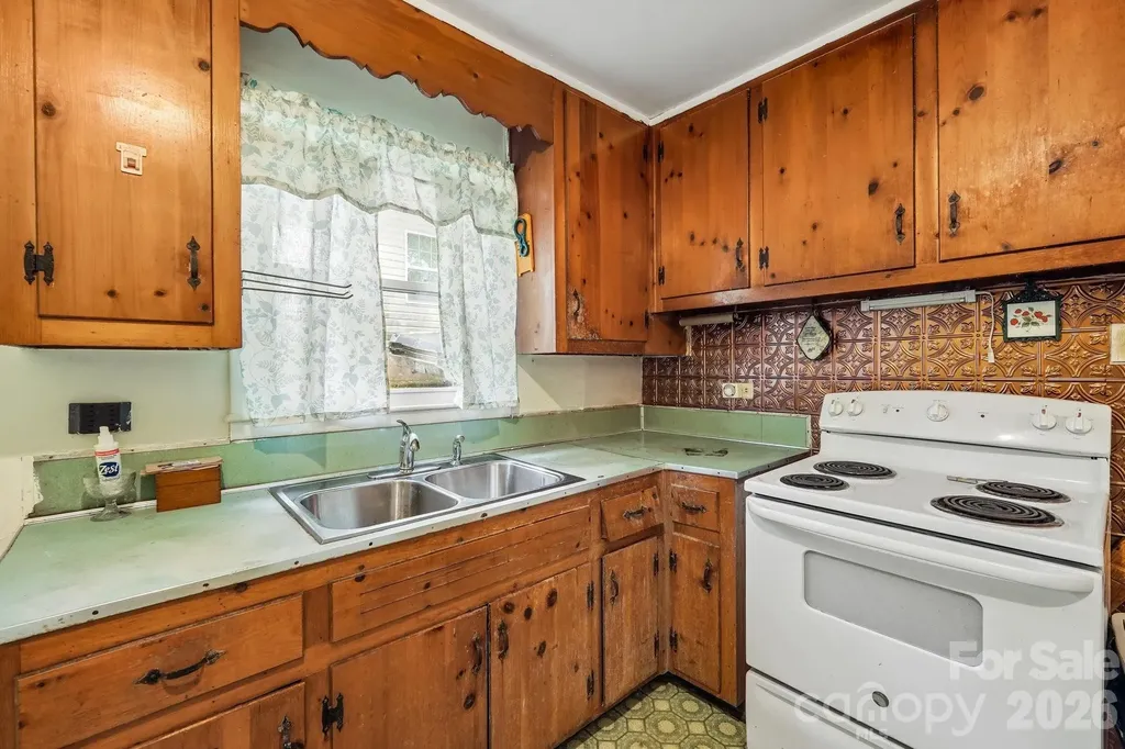 1936 St Paul Street Charlotte NC 28216