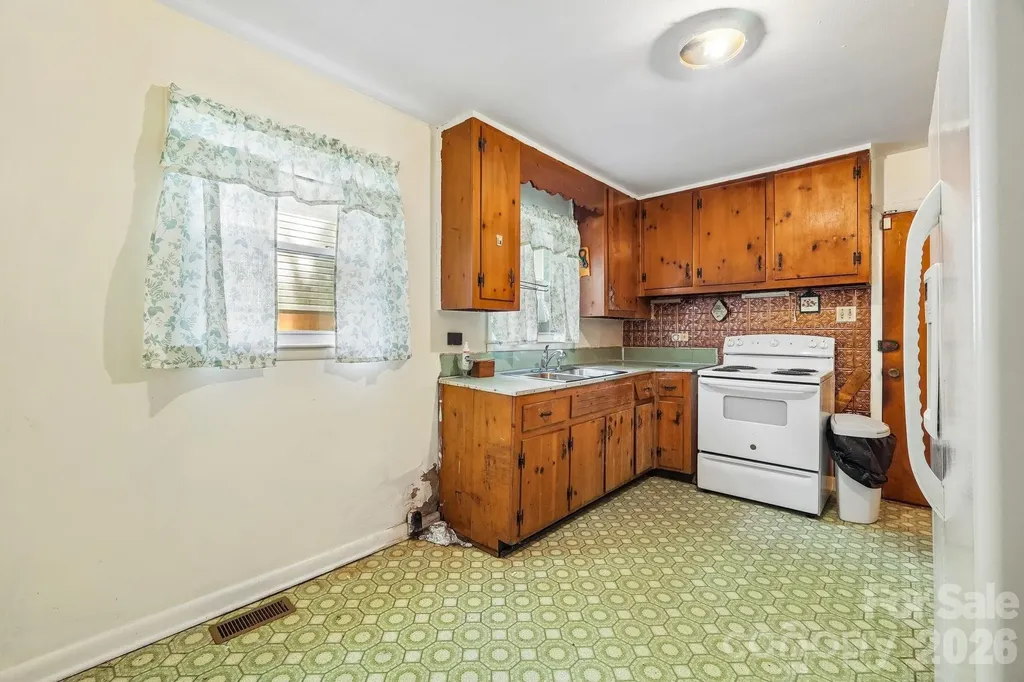 1936 St Paul Street Charlotte NC 28216