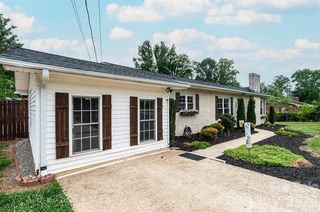 108 Merrywood Drive Lenoir NC 28645