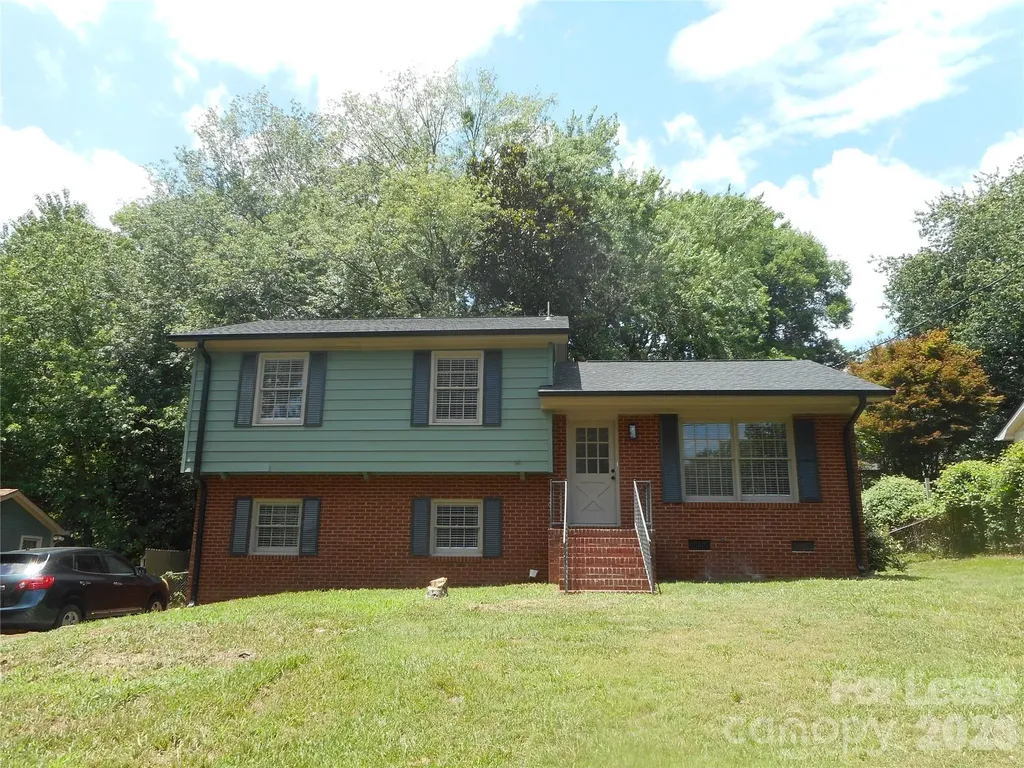 7556 Thorncliff Drive Charlotte NC 28210