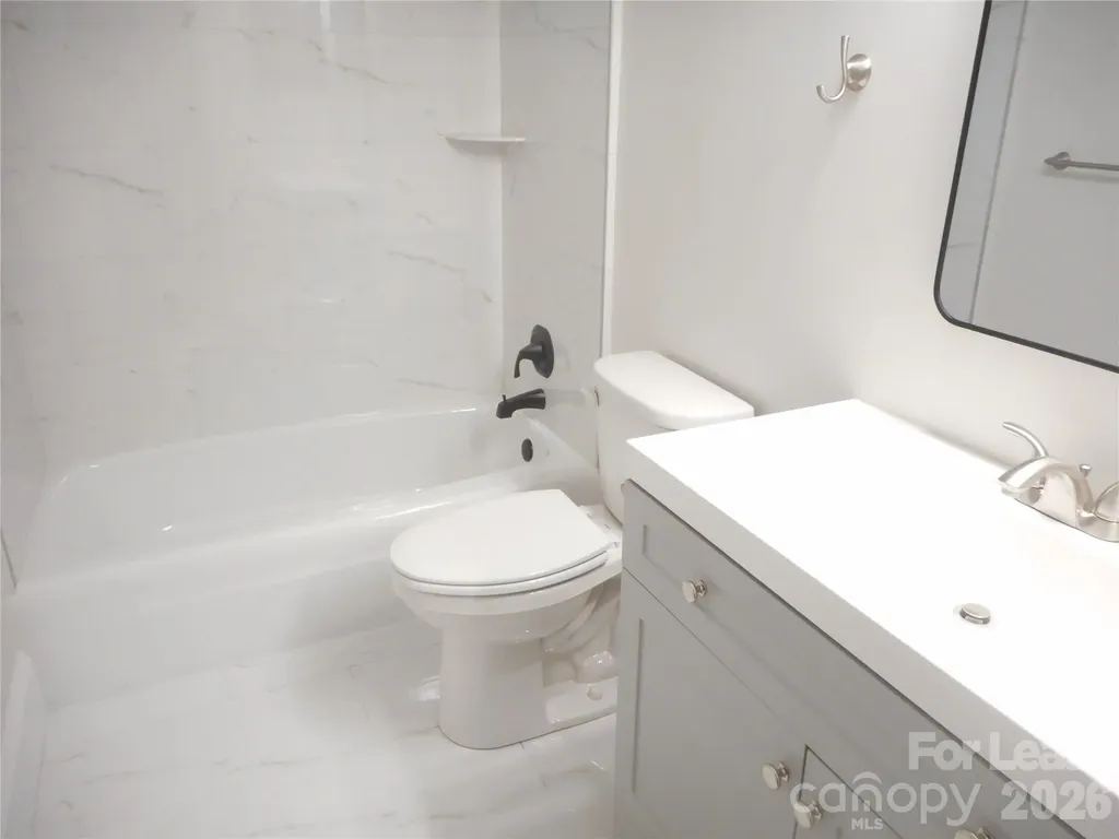 7556 Thorncliff Drive Charlotte NC 28210