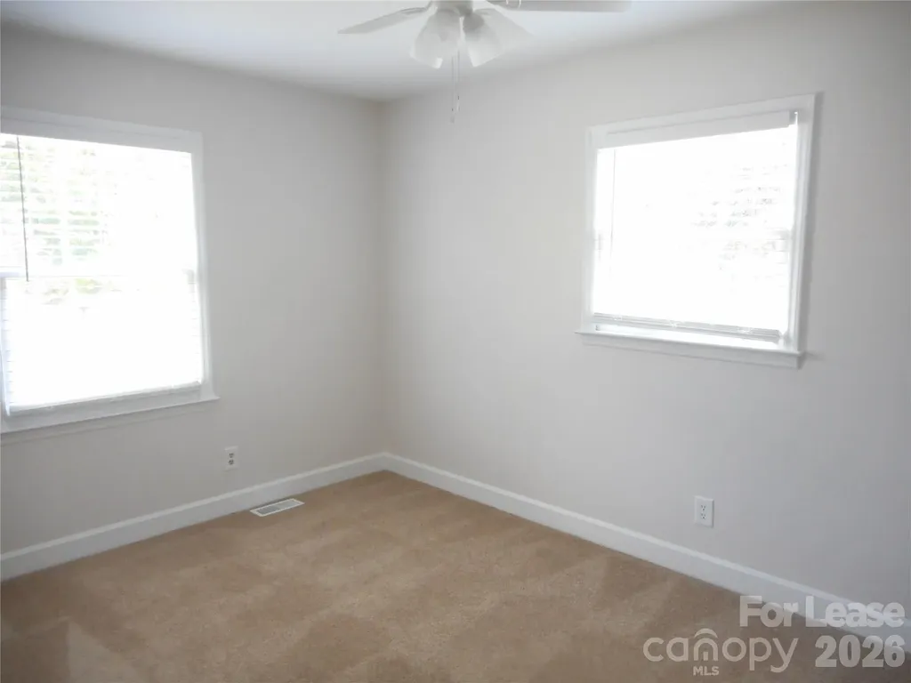 7556 Thorncliff Drive Charlotte NC 28210