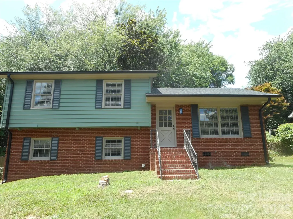 7556 Thorncliff Drive Charlotte NC 28210