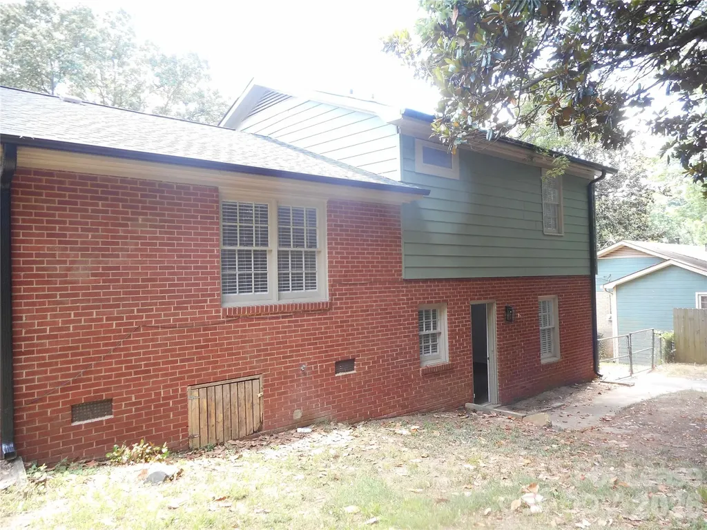 7556 Thorncliff Drive Charlotte NC 28210