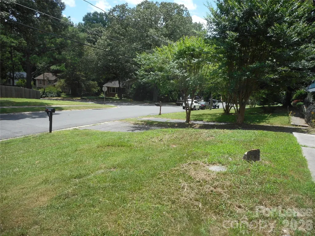 7556 Thorncliff Drive Charlotte NC 28210