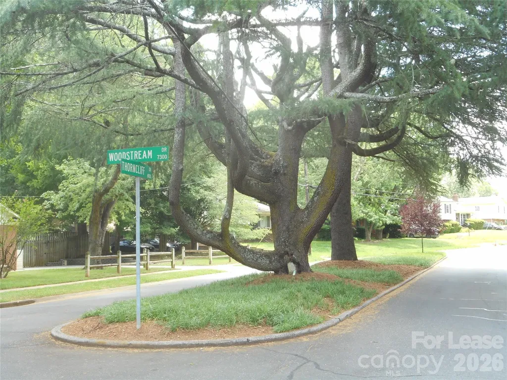 7556 Thorncliff Drive Charlotte NC 28210