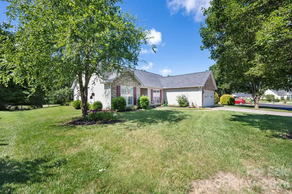 35 Meadow Pathway Drive Fletcher NC 28732