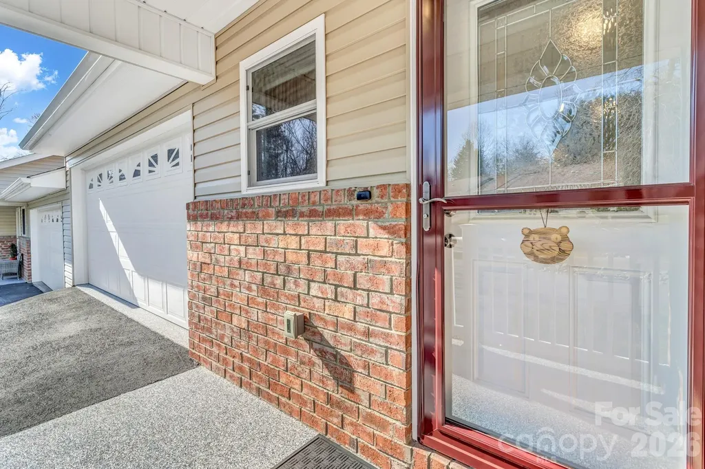 210 Allen Paul Drive Hendersonville NC 28791