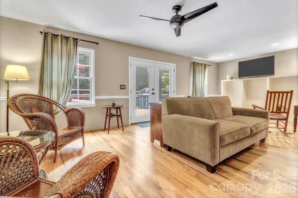 237 Woodys Drive Hendersonville NC 28792
