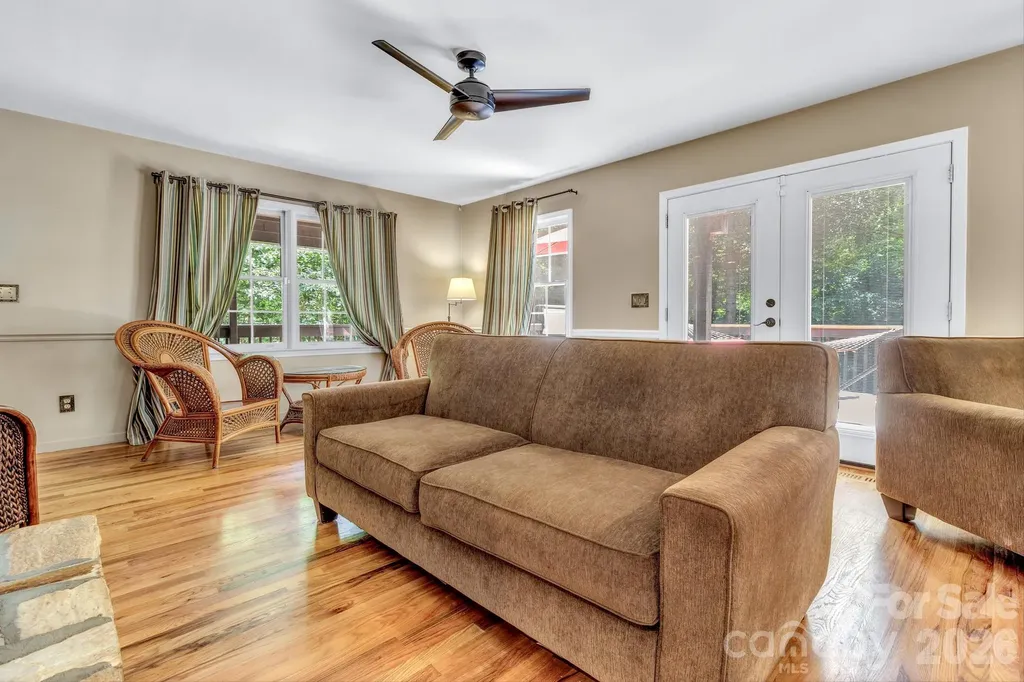 237 Woodys Drive Hendersonville NC 28792