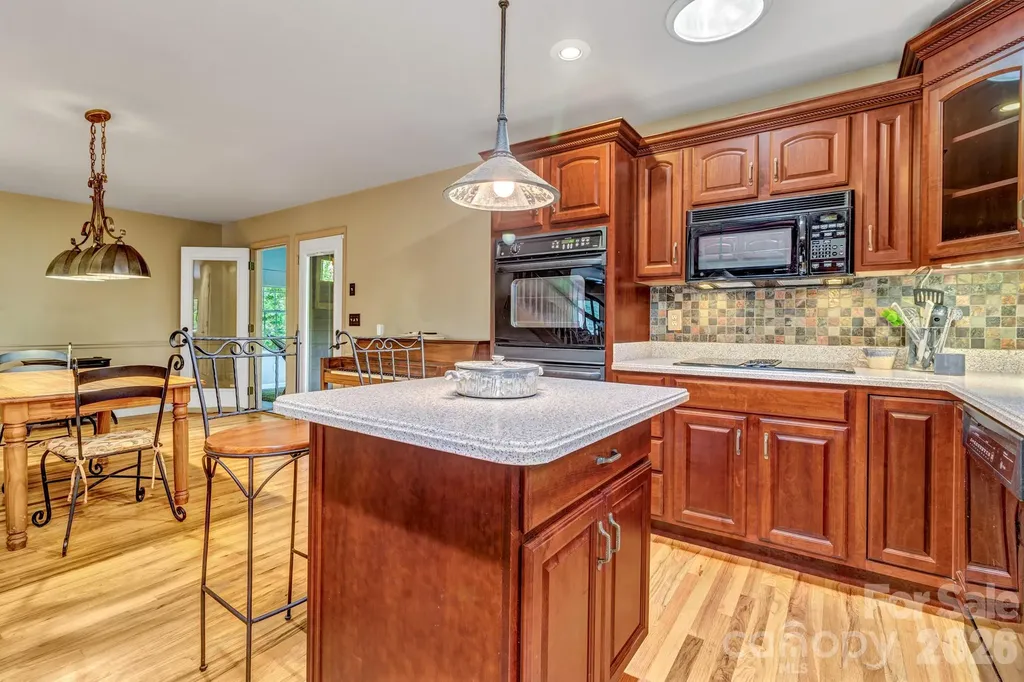 237 Woodys Drive Hendersonville NC 28792