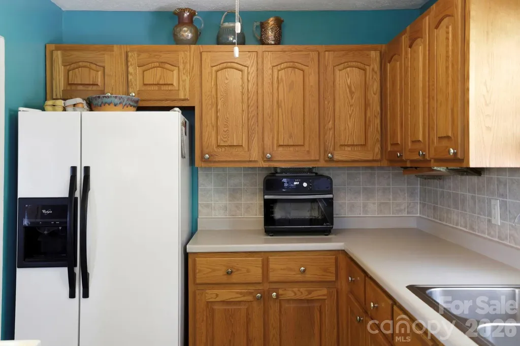 658 Enka Lake Road Candler NC 28715
