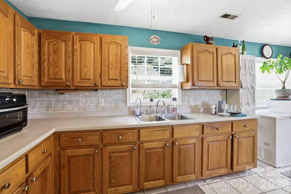 658 Enka Lake Road Candler NC 28715
