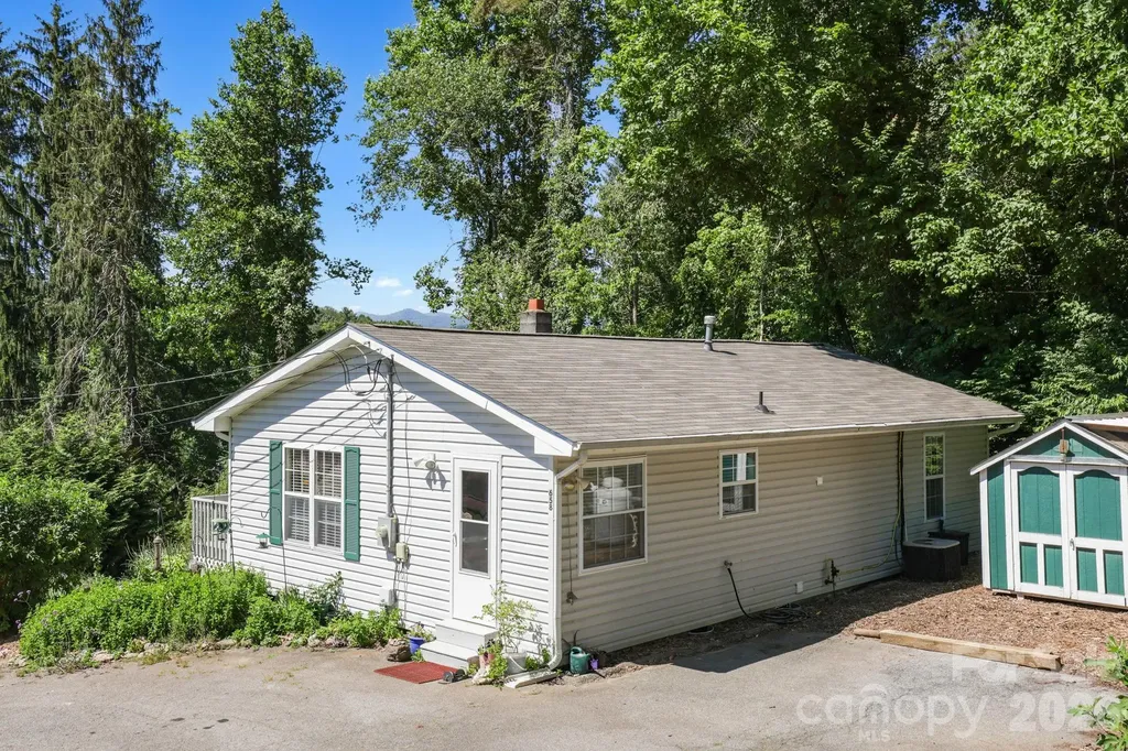 658 Enka Lake Road Candler NC 28715