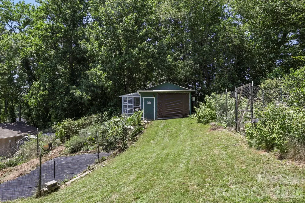 658 Enka Lake Road Candler NC 28715