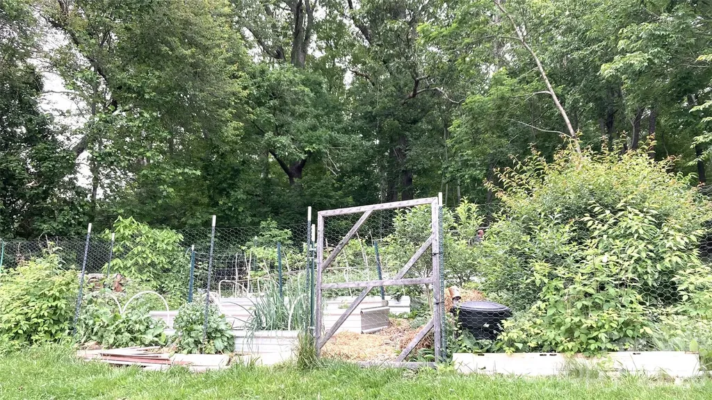 658 Enka Lake Road Candler NC 28715