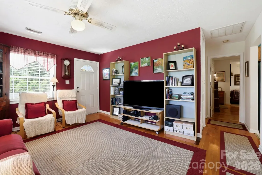 658 Enka Lake Road Candler NC 28715