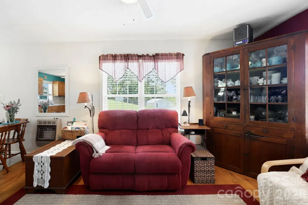 658 Enka Lake Road Candler NC 28715
