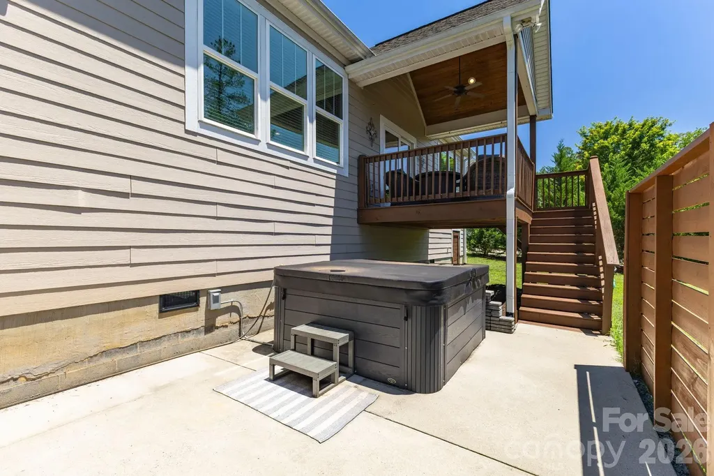 1210 39th Avenue NE Hickory NC 28601