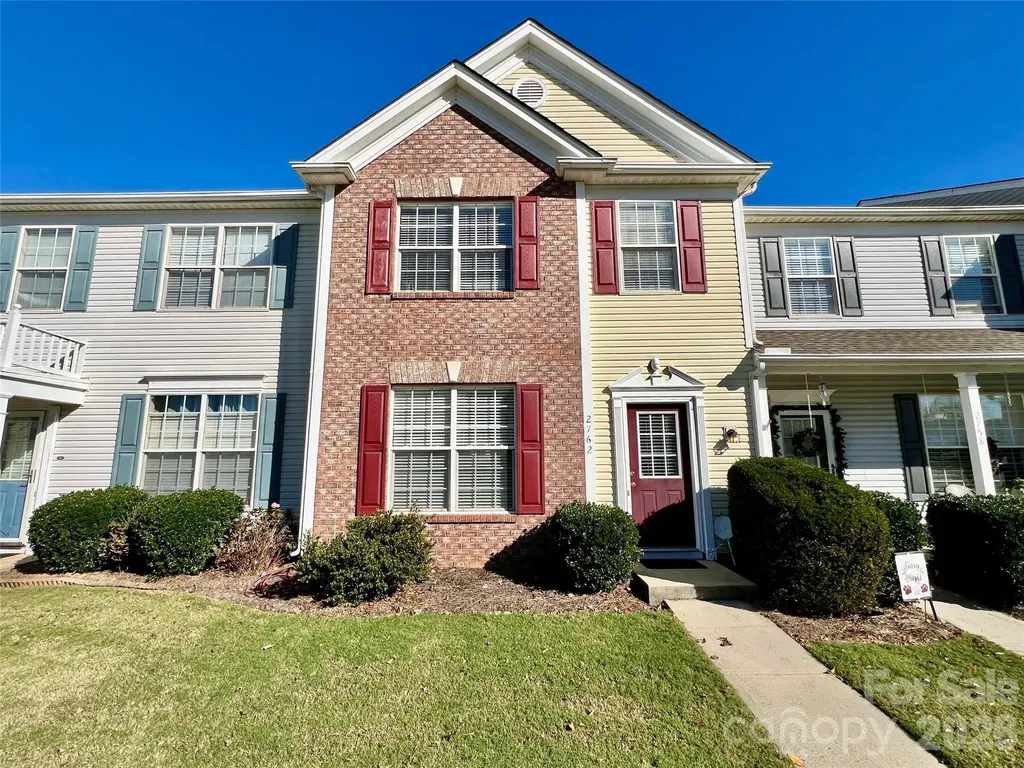 2762 Thornbush Court Charlotte NC 28270