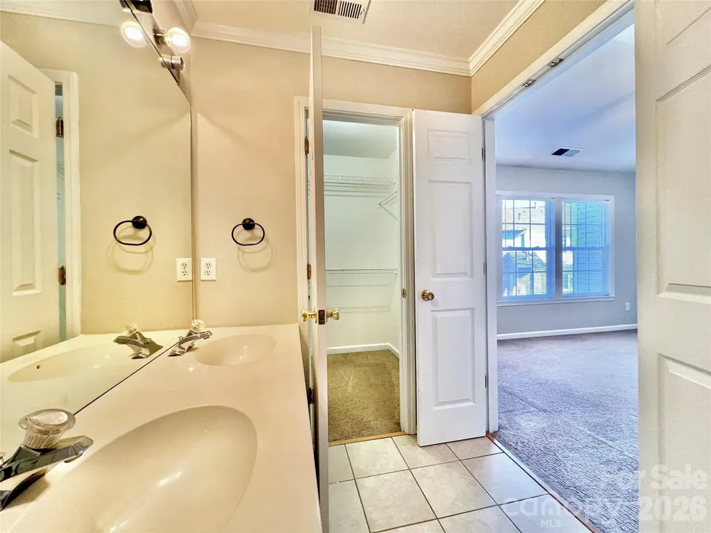 2762 Thornbush Court Charlotte NC 28270