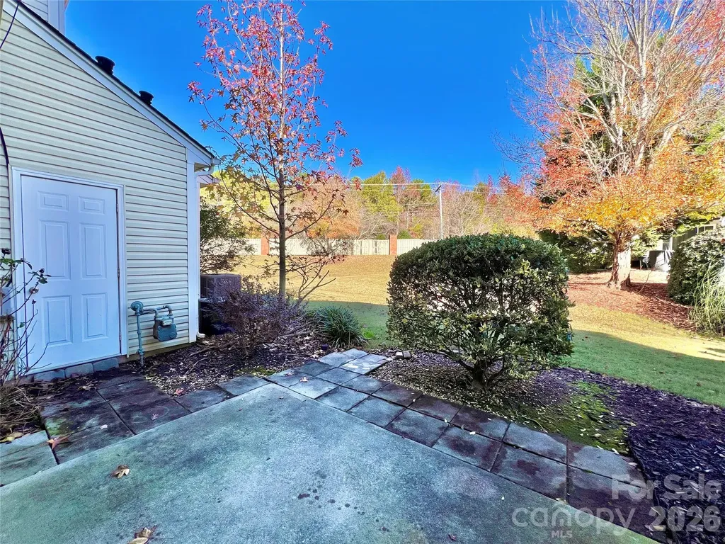 2762 Thornbush Court Charlotte NC 28270