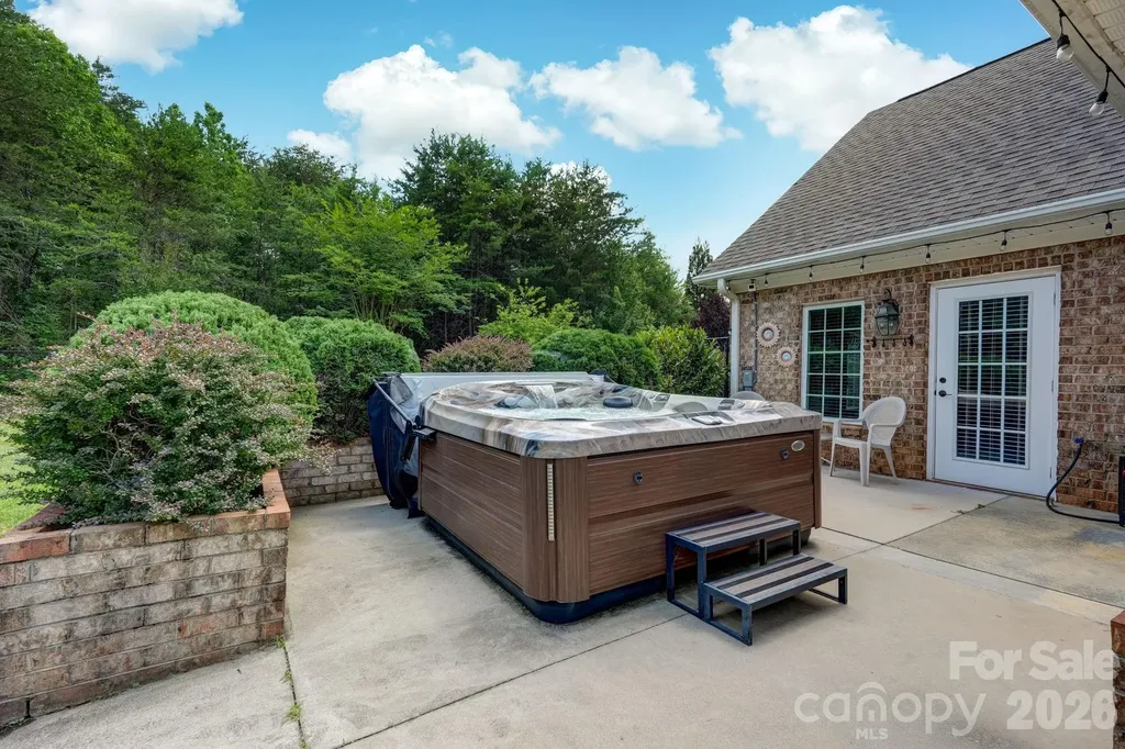 8106 Breezy Hill Drive Browns Summit NC 27214