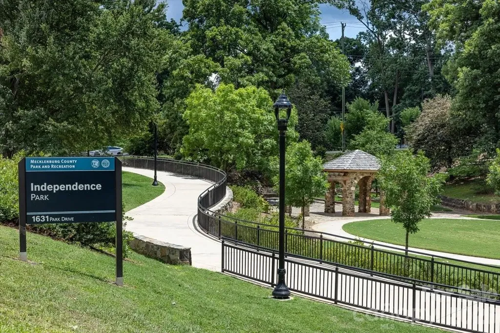 524 Hawthorne Lane Charlotte NC 28204