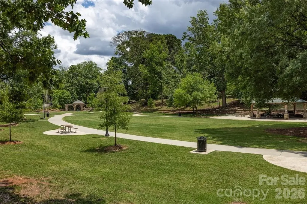 524 Hawthorne Lane Charlotte NC 28204
