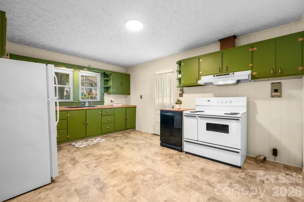 111 Cross Memorial Avenue Morganton NC 28655