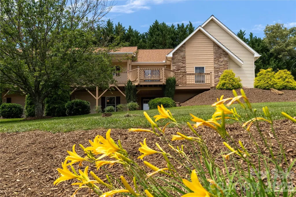 506 Brook Knoll Circle Weaverville NC 28787