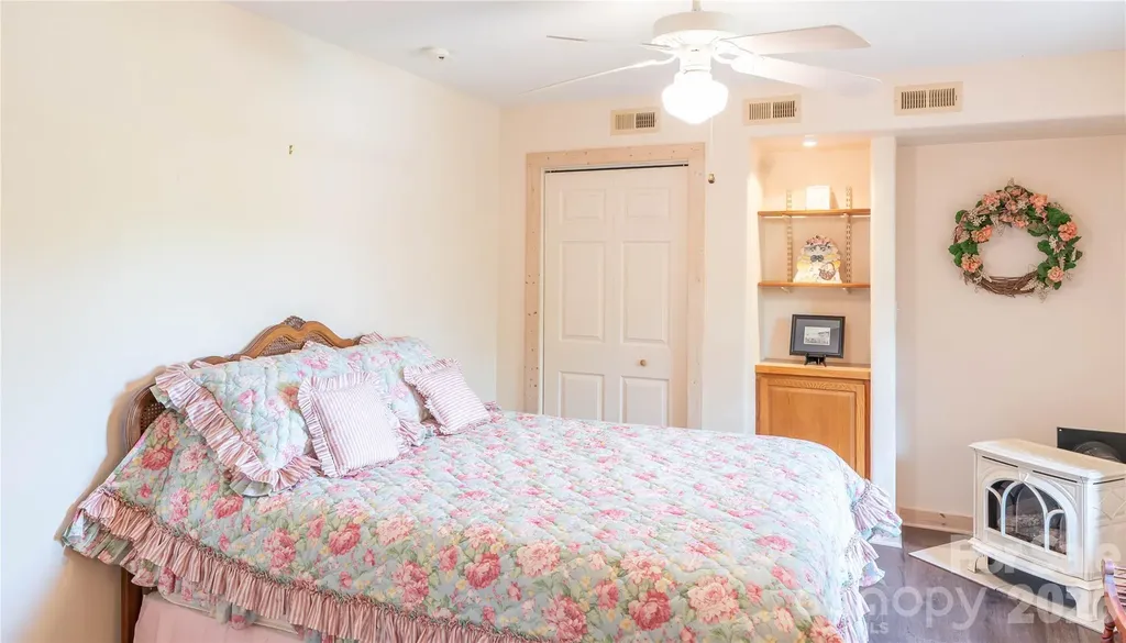 506 Brook Knoll Circle Weaverville NC 28787