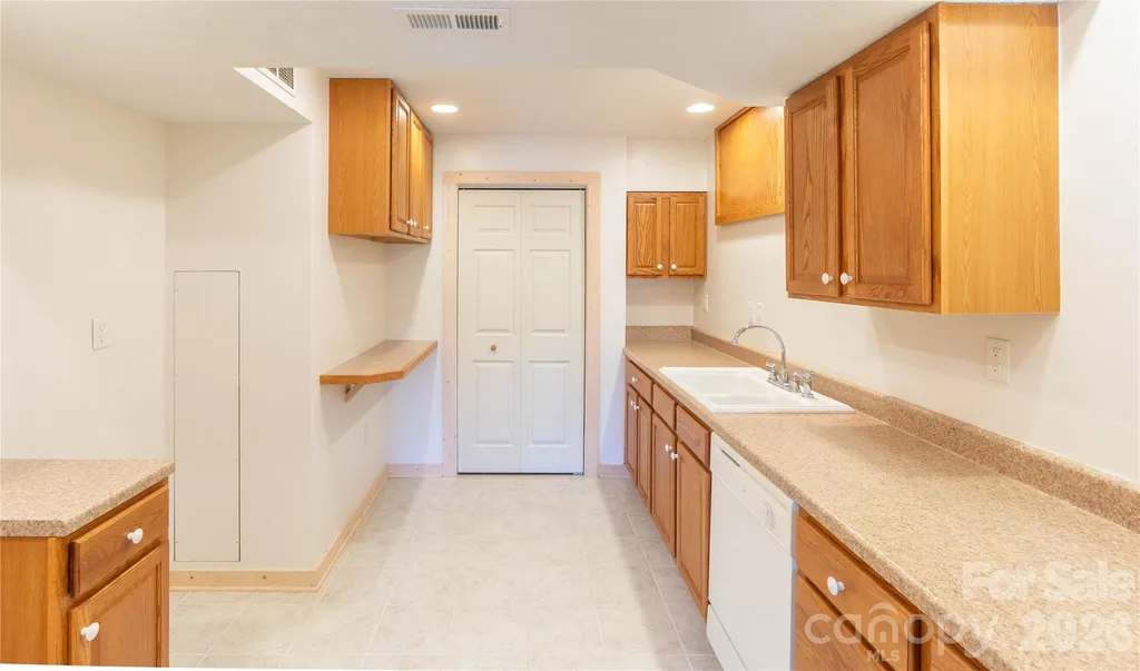 506 Brook Knoll Circle Weaverville NC 28787