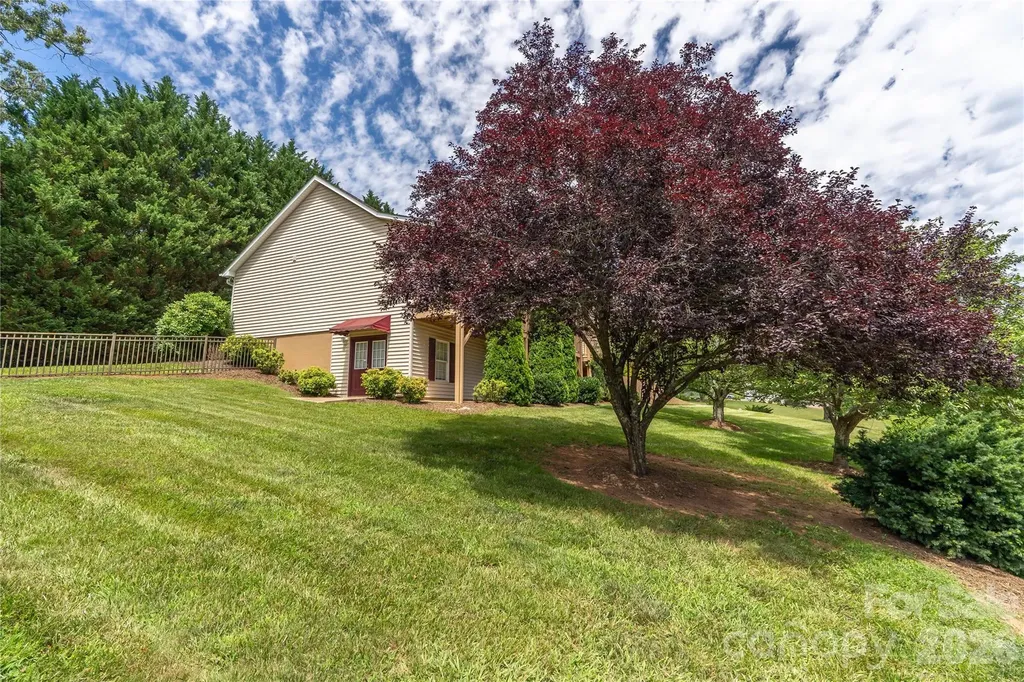 506 Brook Knoll Circle Weaverville NC 28787