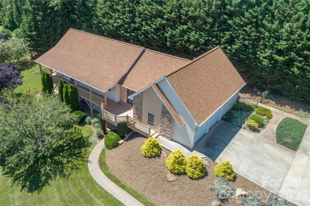 506 Brook Knoll Circle Weaverville NC 28787