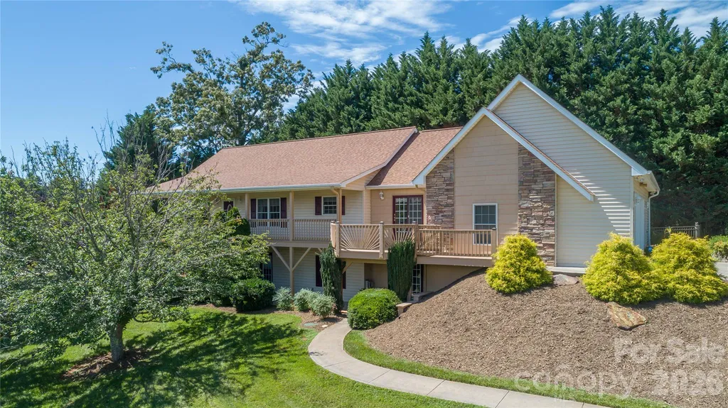506 Brook Knoll Circle Weaverville NC 28787