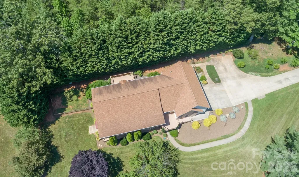 506 Brook Knoll Circle Weaverville NC 28787