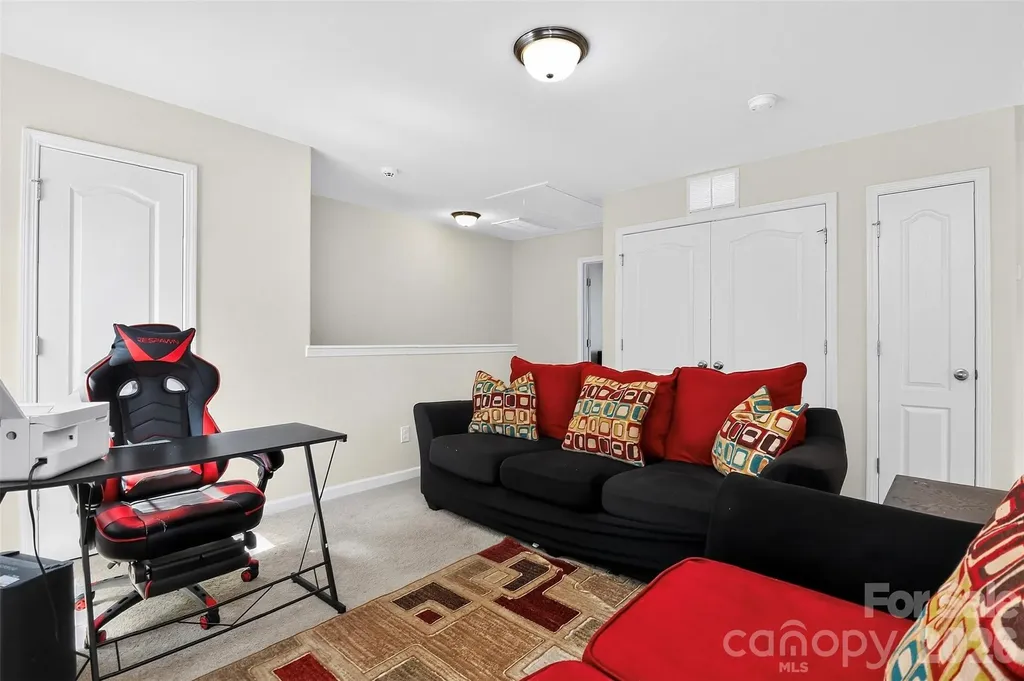 7803 Paper Birch Drive Charlotte NC 28215