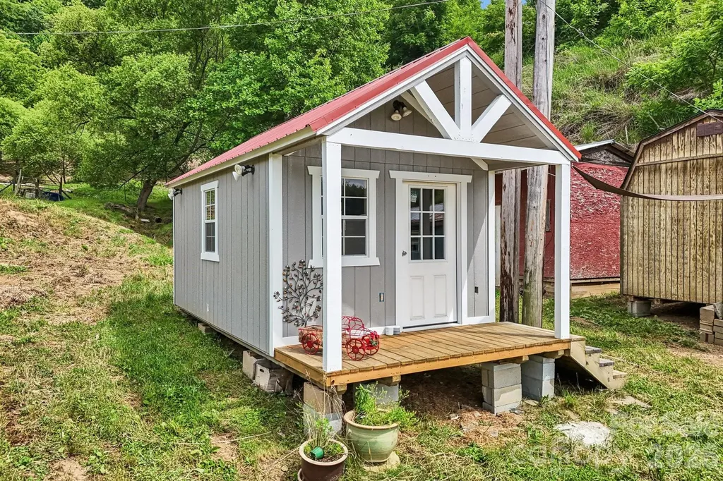 400 Morgan Branch Road Marshall NC 28753