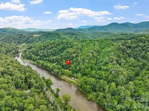 2079 Roses Branch Road Green Mountain NC 28740