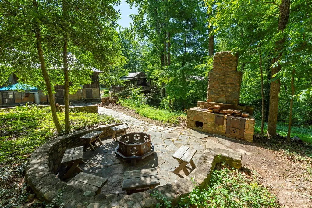 1760 & 1768 Linville Avenue Morganton NC 28655