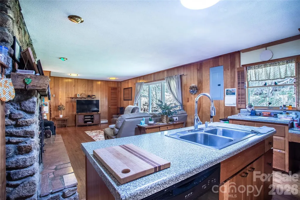 7835 Us 23 Highway Mars Hill NC 28754