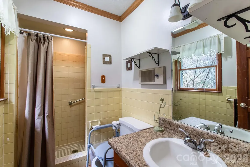 7835 Us 23 Highway Mars Hill NC 28754