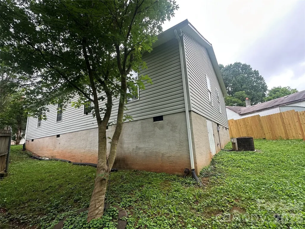 827 E 9th Street Newton NC 28658