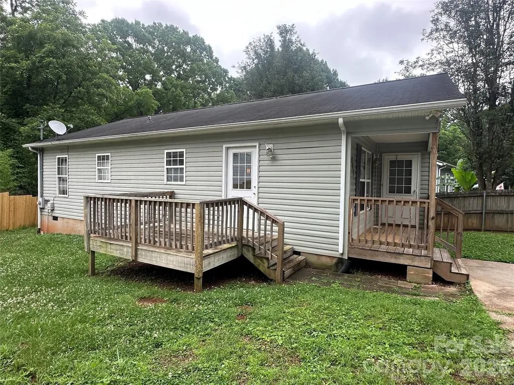 827 E 9th Street Newton NC 28658