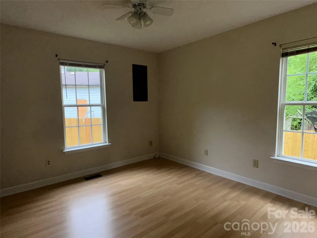 827 E 9th Street Newton NC 28658