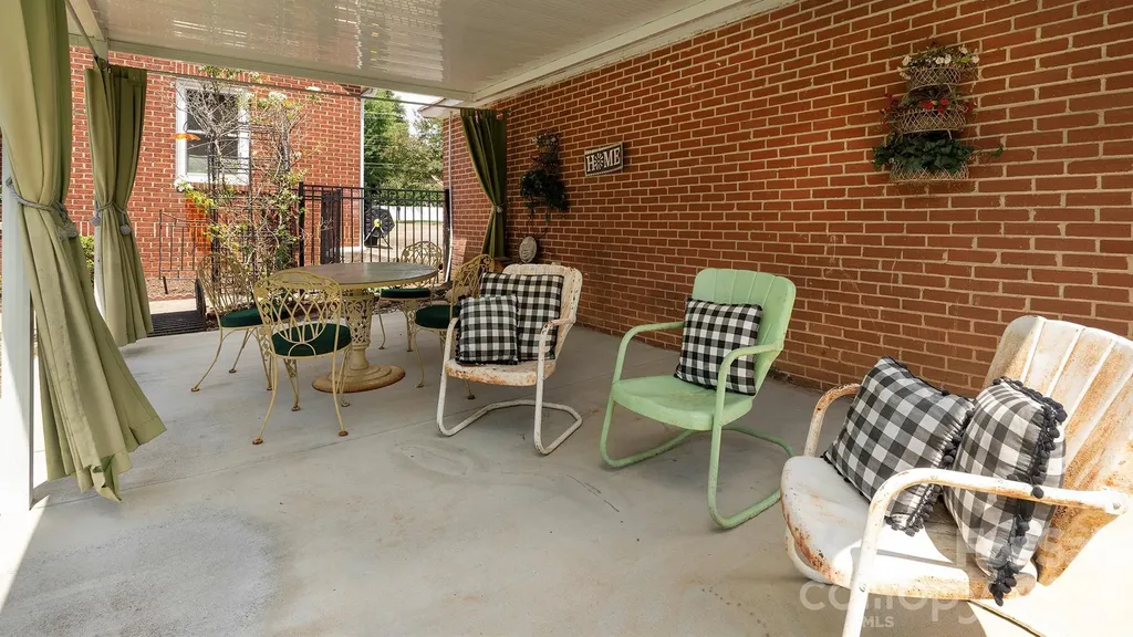 3308 16th Street NE Hickory NC 28601