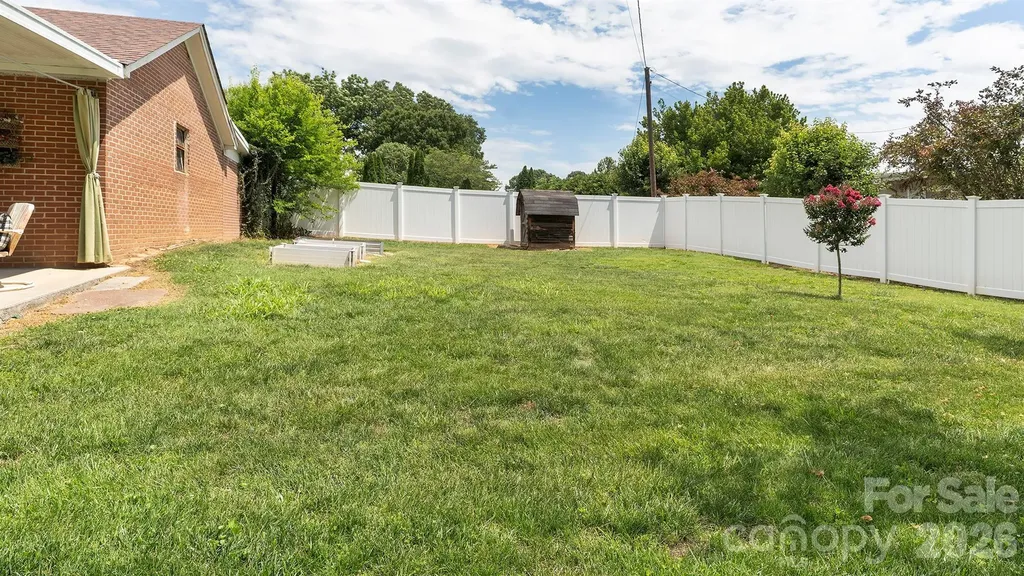 3308 16th Street NE Hickory NC 28601